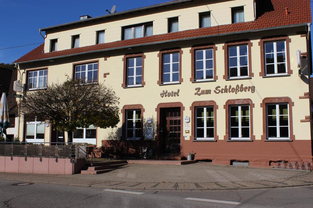 Hotel Restaurant Zum Schlossberg Wadern Exterior photo